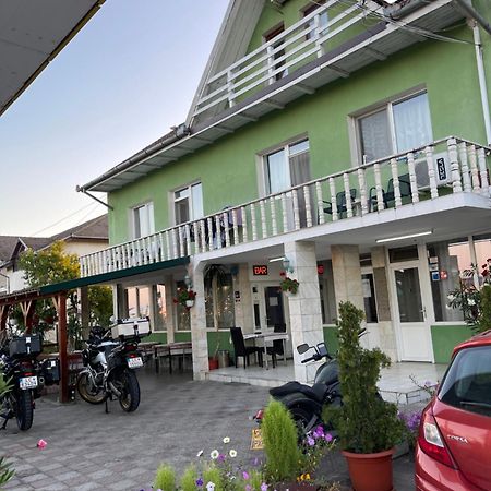 Pensiunea Simina Caransebeş Εξωτερικό φωτογραφία